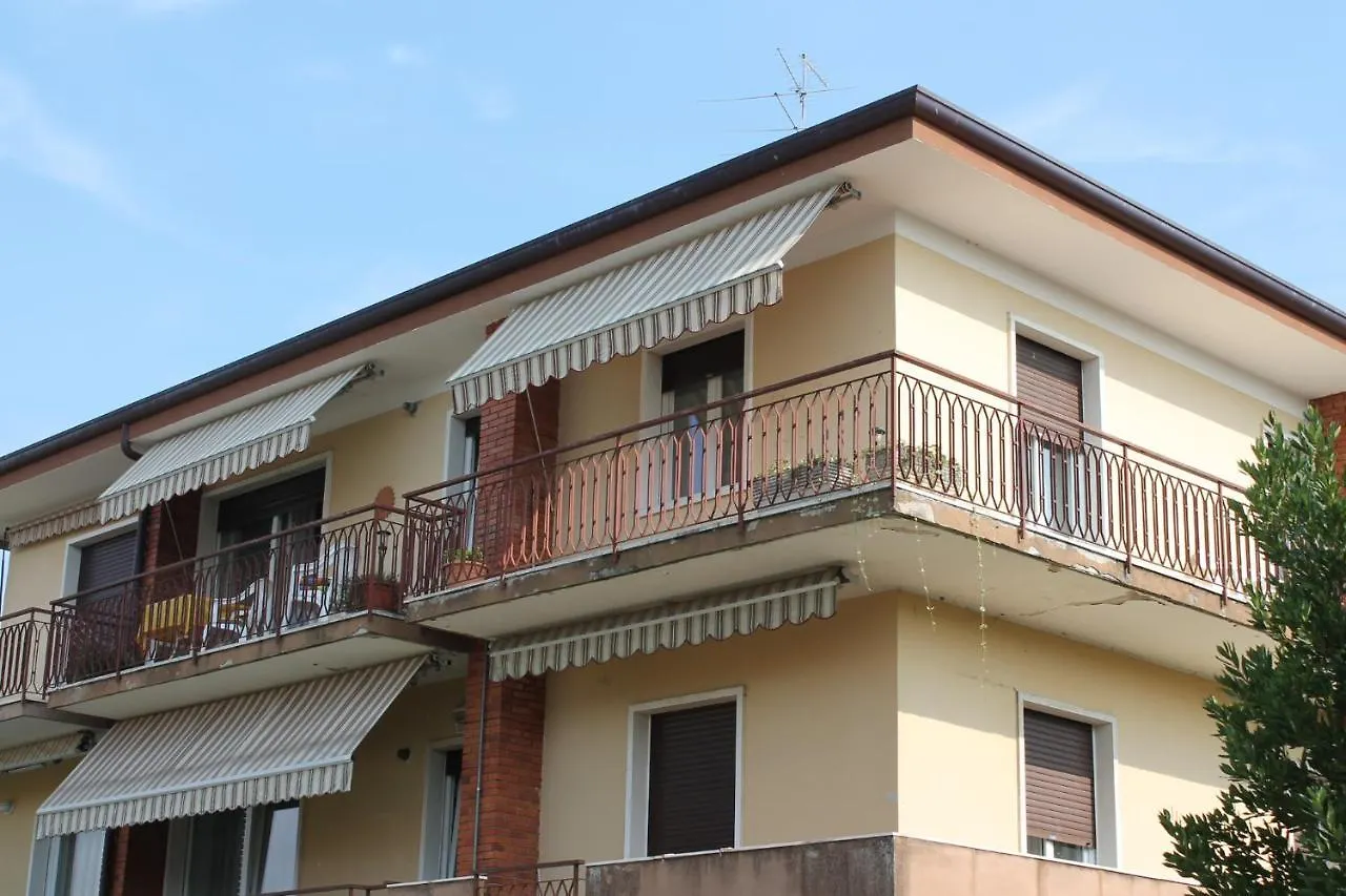 Apartment In Lazise/Gardasee 21949  لاتيزي